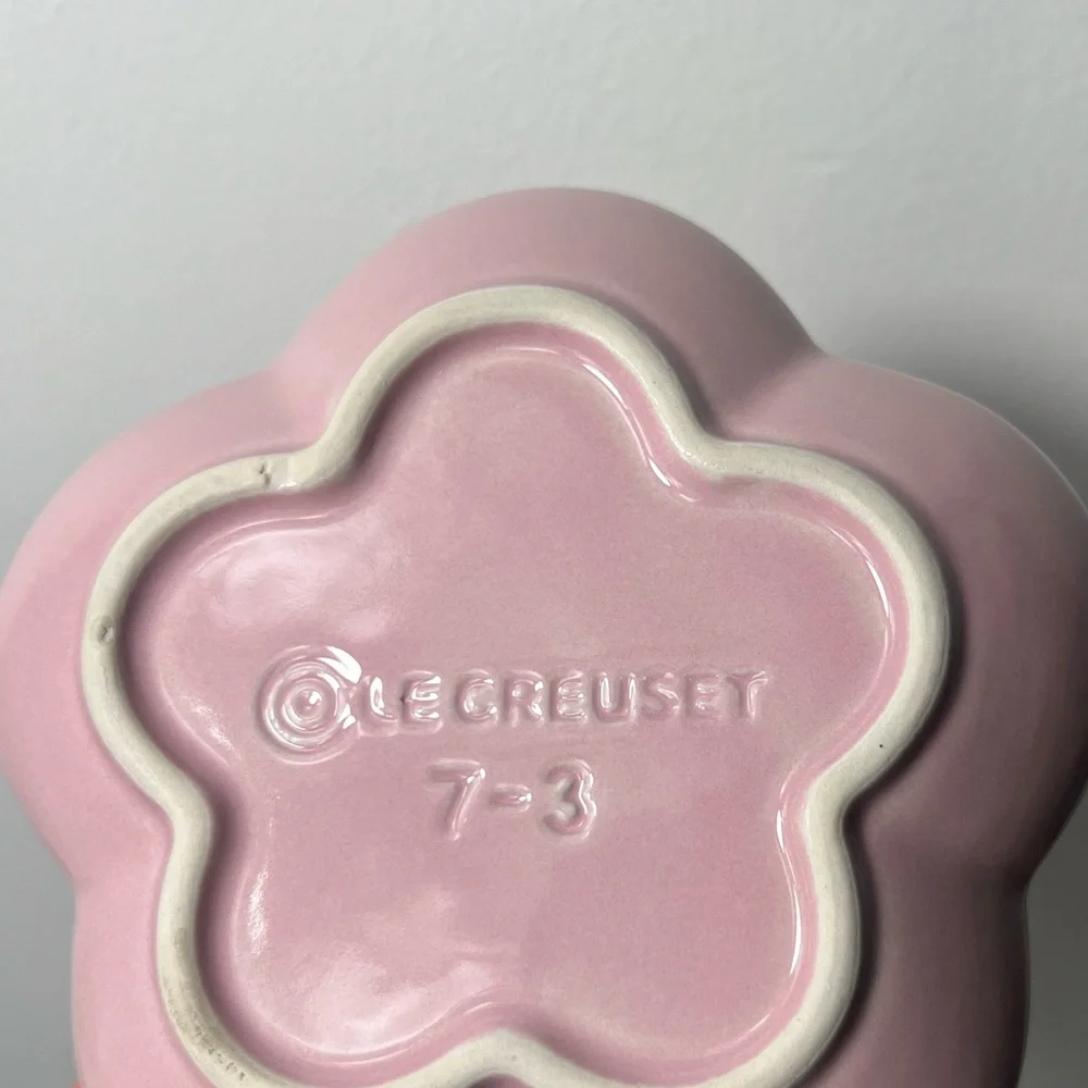 Le Creuset Stoneware Flower Petal Scalloped Trinket Dish Plate Tray